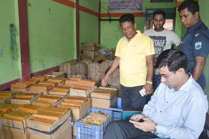 লালপুরে ভেজাল গুড় বিক্রয়ের অপরাধে ৫০ হাজার টাকা জরিমানা।