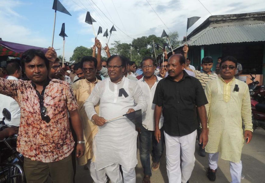 নাটোরের বাগাতিপাড়ায় শোকের মাস উপলক্ষে কালো পতাকাবাহী মটর শোভাযাত্রা