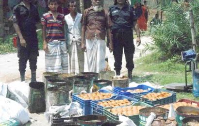 নাটোরের ভেজাল গুড় প্রস্তত ও বিক্রিঃ দুই ব্যাবসায়ীকে লাখ টাকা জরিমানা।