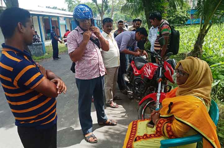 নাটোরের বাগাতিপাড়ায় লাইসেন্স ও ফিটনেসবিহীন ১১ গাড়ির চালককে অর্থদন্ড নাটোরের বাগাতিপাড়ায় লাইসেন্স ও ফিটনেসবিহীন ১১ গাড়ির চালককে অর্থদন্ড