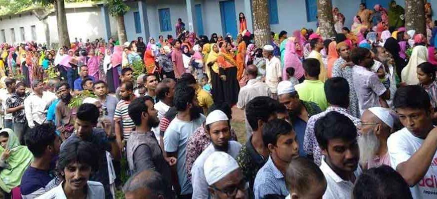 নাটোরে প্রথমদিনেই স্মার্টকার্ড না নিয়ে ফিরে গেলেন অনেকে!
