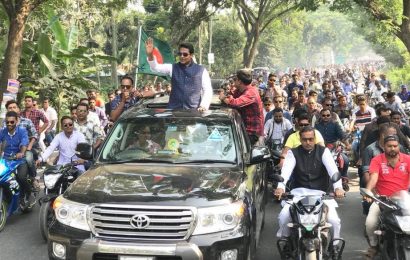 নাটোরে নৌকায় ভোট প্রার্থনায় শিমুলের শোভাযাত্রা