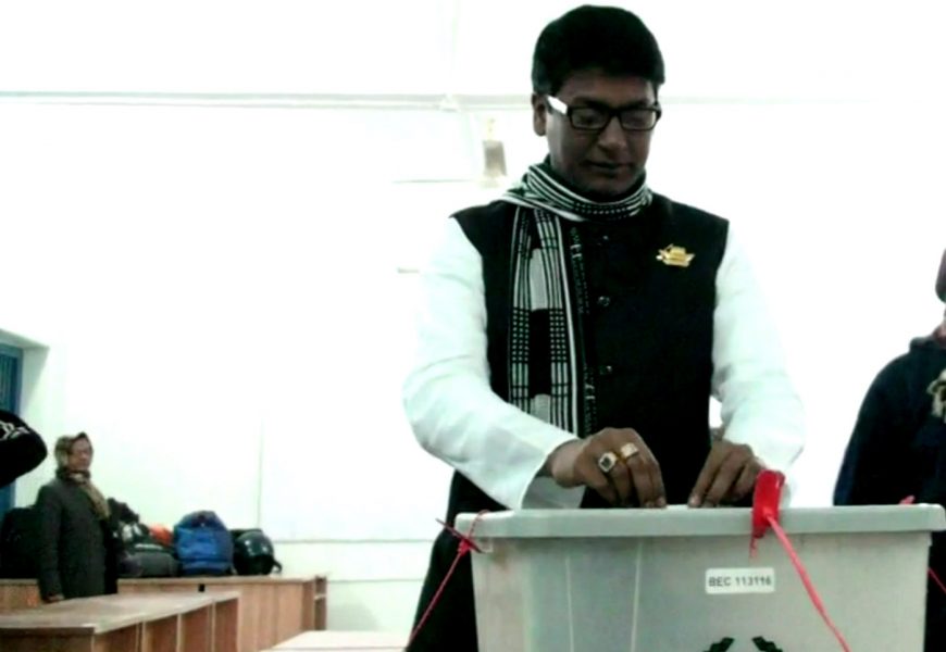 নাটোর-২ঃ ভোট দিলেন শিমুল, বিপুল ভোটে জয়ী হওয়ার প্রত্যয়