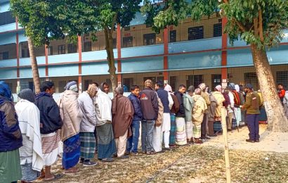 নাটোর-৩:সিংড়ায় সকাল থেকেই ব্যাপক ভোটার উপস্থিতি