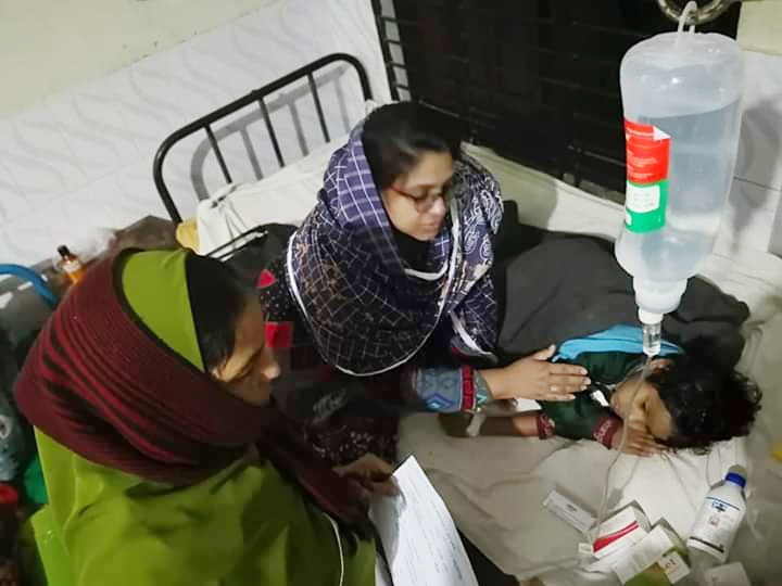 নাটোরে আমড়া খেয়ে শিশুর মৃত্যু, পরিবারের পাশে পলকপত্নী 