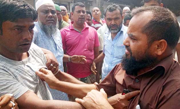 নাটোরে ধান ওজনে কারচুপি॥ ব্যবসায়ীকে গণপিটুনী