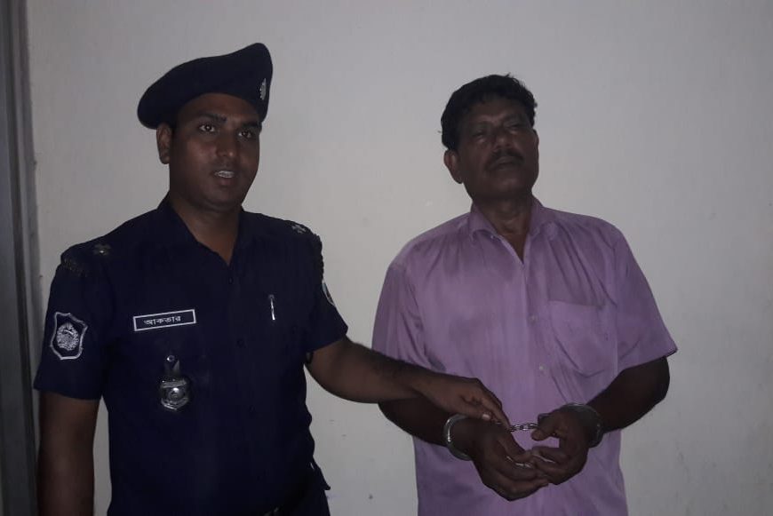 নাটোরে একা পেয়ে ছাত্রীকে ধর্ষণচেষ্টা, শিক্ষক আটক