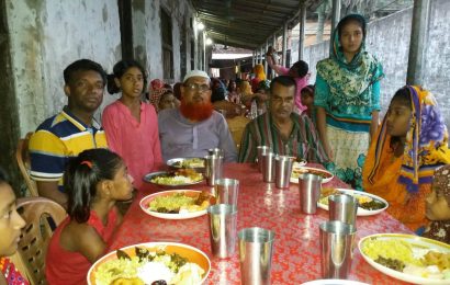 নাটোরে এতিম শিশুদের নিয়ে ব্যবসায়ী মাসুমের ইফতার