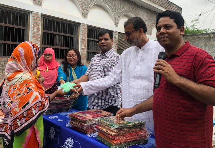 নাটোরে নারী কয়েদীদের ঈদ উপহার দিলেন মেয়র জলি