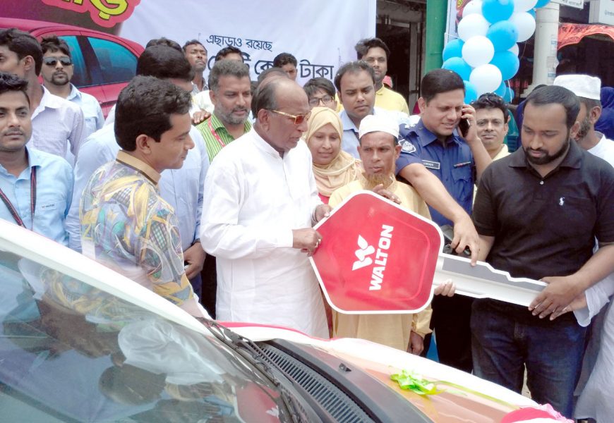 নাটোরে ফ্রিজ কিনে প্রাইভেট কার পেলেন কৃষক