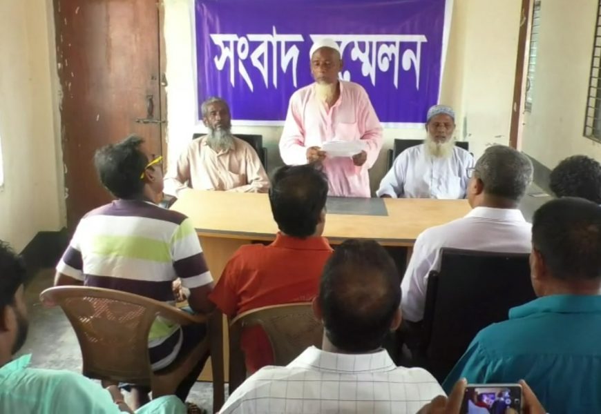 নাটোরে মুসুল্লিদের দ্বন্দ্বে পুলিশ কর্মকর্তাকে জড়িত করায় ক্ষোভ