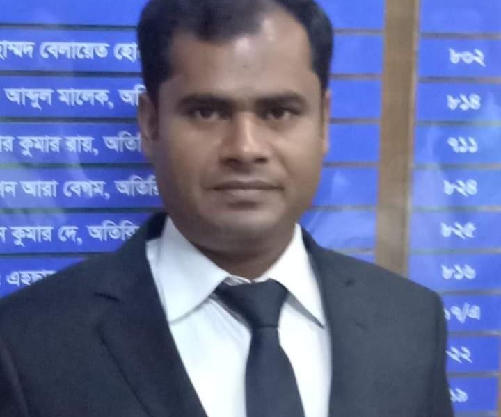 নাটোরে নিম্নমানের কাজে বাধা দেওয়ায় সওজের প্রকৌশলীকে ধাওয়া