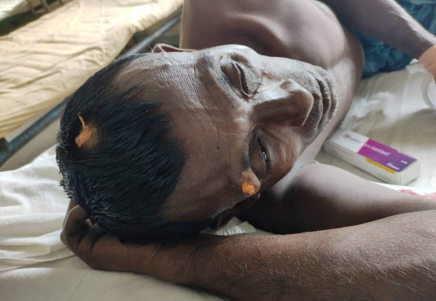 নাটোরে চায়ের দাম পরিশোধ না করায় খদ্দেরের উপর দোকানীর হামলা