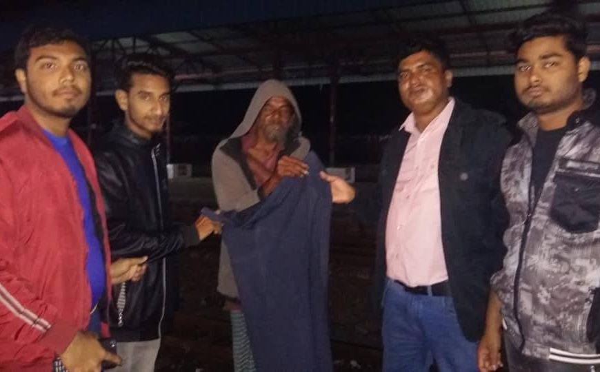 নাটোরে স্মাইল ফর লাইফের শীতবস্ত্র বিতরণ
