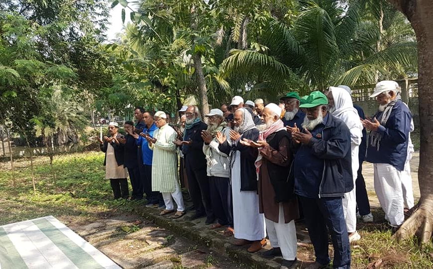 নাটোরের লালপুরে শহীদদের আত্নার মাগফেরাত কামনায় আবুল কালামের দোয়া