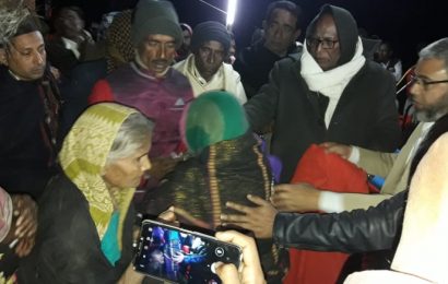 নাটোরের বড়াইগ্রামে শীতবস্ত্র বিতরণ