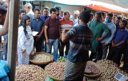 নাটোরের লালপুরে দ্রব্যমূল্য নিয়ন্ত্রণে বাজার মনিটরিং