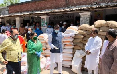 নাটোরে নিজের টাকায় দুঃস্থদের ৪৯ টন খাদ্য দিলেন এমপি শিমুল