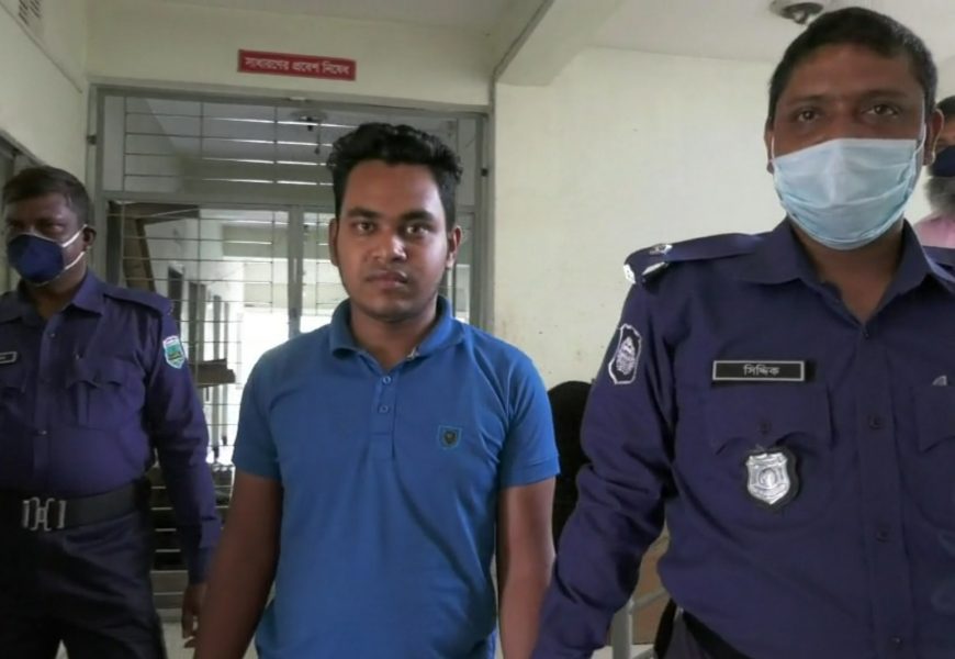 নাটোরে ফেসবুক আইডি হ্যাকার গ্রেফতার