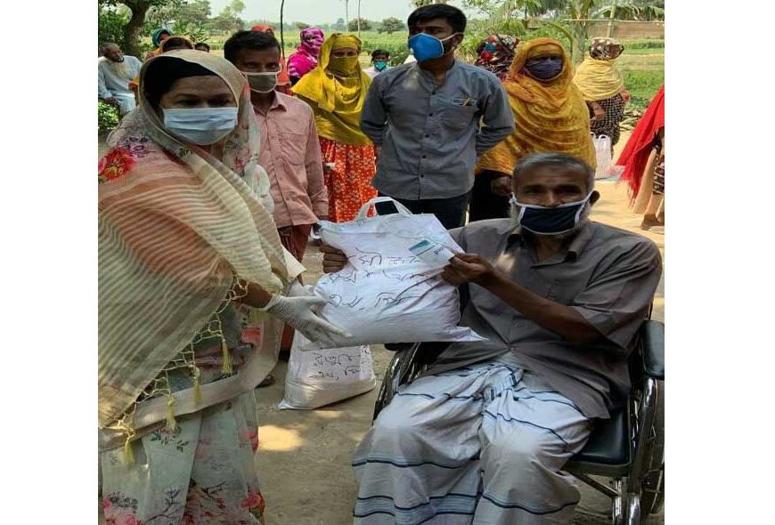 নাটোরে দুঃস্থদের এমপি রত্নার খাদ্য সহায়তা অব্যাহত