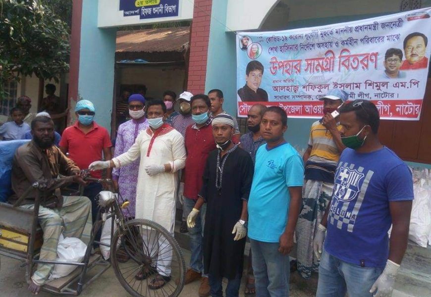 নাটোরে ২০০ পরিবারকে স্বেচ্ছাসেবক লীগ নেতা আহমেদ সেলিমের খাদ্য সহায়তা