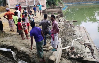 নাটোরে অতিবর্ষণে ধ্বসে গেছে দুর্গা মন্দির