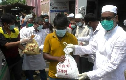 নাটোরে আ’লীগ নেতা মোর্ত্তুজা বাবলুর খাদ্য বিতরণ