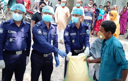 নাটোরের সিংড়ায় পুলিশের খাদ্য সহায়তা পেল ৮২টি পরিবার