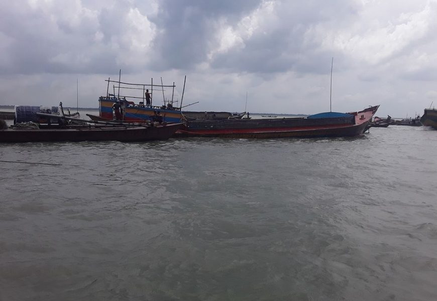 নাটোর অংশে পদ্মার বালু উত্তোলন, ৬০ হাজার টাকা জরিমানা