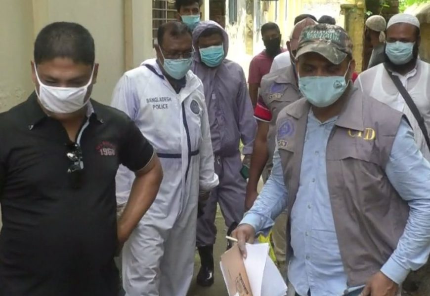 নাটোরে ‘চোরকে চিনে ফেলায়’ মুক্তিযোদ্ধার স্ত্রীকে কুপিয়ে হত্যা