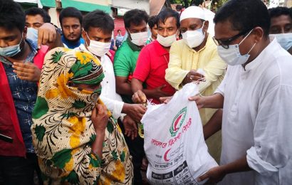 নাটোরের সিংড়ায় রেড ক্রিসেন্ট সোসাইটির খাদ্য সহায়তা