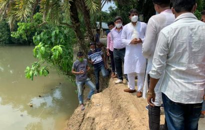 নাটোরে বারনই নদীর বাঁধ সংস্কারে এমপি শিমুলের নির্দেশ