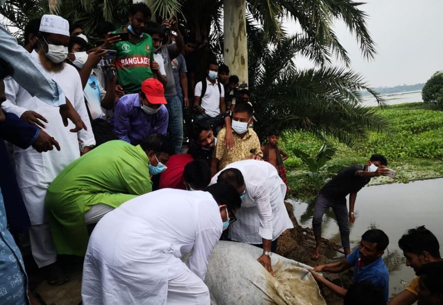 নাটোরে ভাঙ্গা বাঁধ মেরামতে অংশ নিলেন পলক