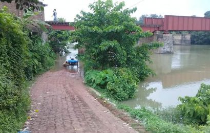 নাটোরে বারনই নদীর পানি বিপদসীমার উপরে, সিংড়ায় নতুন এলাকা প্লাবিত