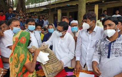 নাটোরে পলক, ‘বানভাসী মানুষের খাবারের কষ্ট থাকবে না’ 
