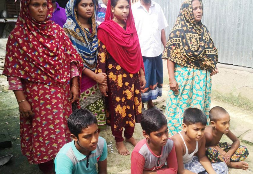 নাটোরে চার পরিবারে কথায় জরিমানা, মসজিদে নামাজে মানা