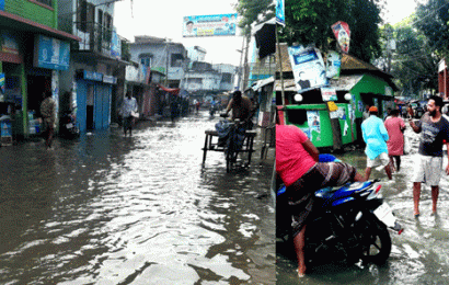 নাটোরের সিংড়া ও নলডাঙ্গায় দ্বিতীয় দফা বন্যায় লক্ষাধিক মানুষ পানিবন্দি