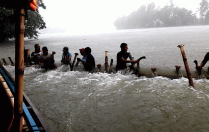 সিংড়ায় আত্রাই নদীর ৩টি সোঁতির বাঁধ অপসারণ