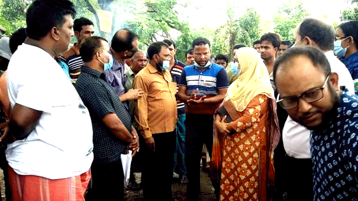 লালপুরে খাদ্য বান্ধব কর্মসূচির চাল ওজনে কম দেওয়ায় ডিলারের জরিমানা