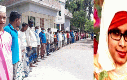 ঢাবি ছাত্রী সুমাইয়ার ময়না তদন্ত রিপোর্ট প্রত্যাখ্যান করে এলাকাবাসীর মানববন্ধন