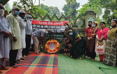 নাটোরের চার বীর শহীদ রেজা, রঞ্জু, সেলিম ও বাবুলের প্রতি মেয়র জলির শ্রদ্ধা