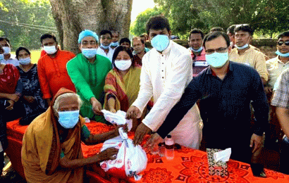 নলডাঙ্গায় বন্যার্তদের মাঝে এমপি শিমুলের খাদ্য সামগ্রী বিতরণ