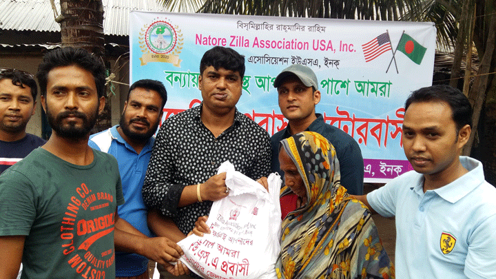চলনবিলের বন্যার্তদের মাঝে ইউএসএ ইনকের খাদ্যসামগ্রী বিতরণ