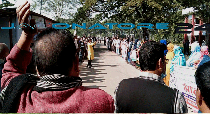 নাটোরে ৫ দফা বাস্তবায়নের দাবিতে চিনিকল শ্রমিক- কর্মচারী ও আখচাষীদের মানববন্ধন