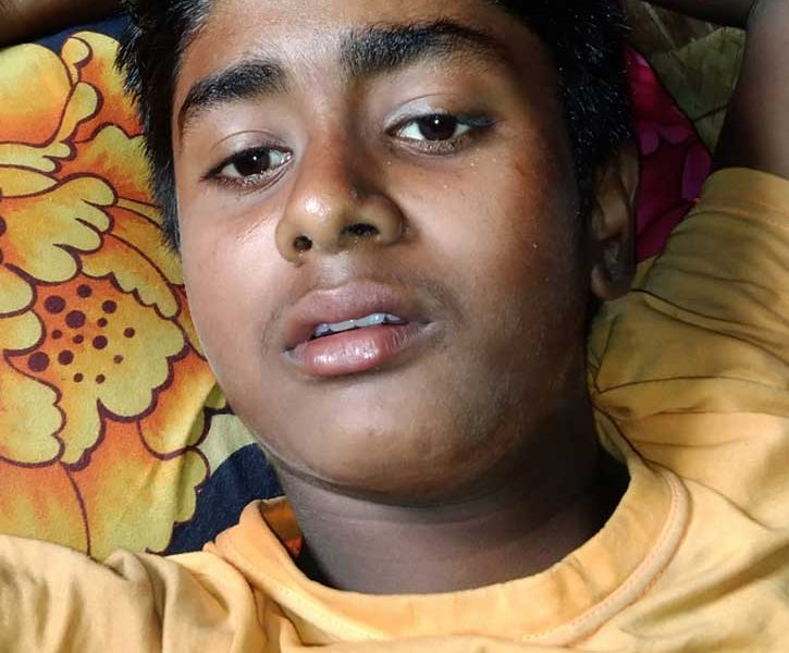 গুরুদাসপুরে অজ্ঞান করে ব্যাটারিচালিত ভ্যান ছিনতাই