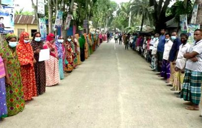 সিংড়ায় সাংবাদিক মানিকের ওপর হামলাকারীর গ্রেফতার দাবীতে মানববন্ধন