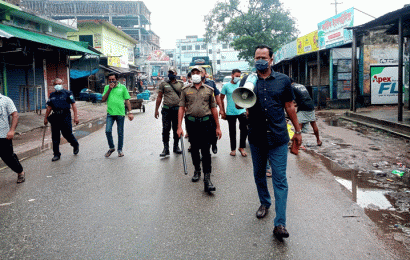 বড়াইগ্রামে বিধি নিষেধ বাস্তবায়নে মাঠে ইউএনও