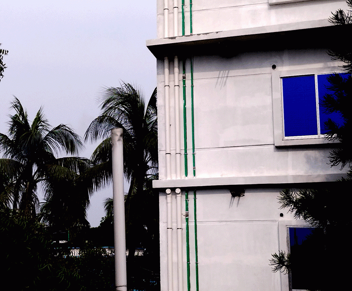 এসিডের ধোঁয়ায় নিঃশ্বাস নিতে কষ্ট হয়!