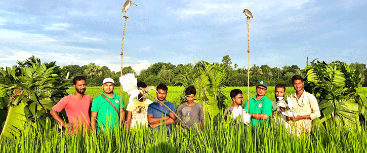 চলনবিলে বক দিয়ে বক শিকারের সময় তিন শিকারি আটক