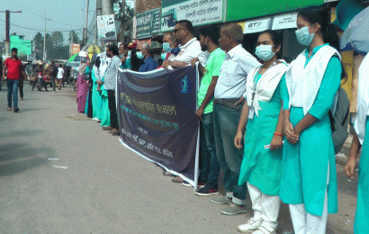 নাটোরে সাম্প্রদায়িক সম্প্রীতি রক্ষায় টিআইবির মানববন্ধন